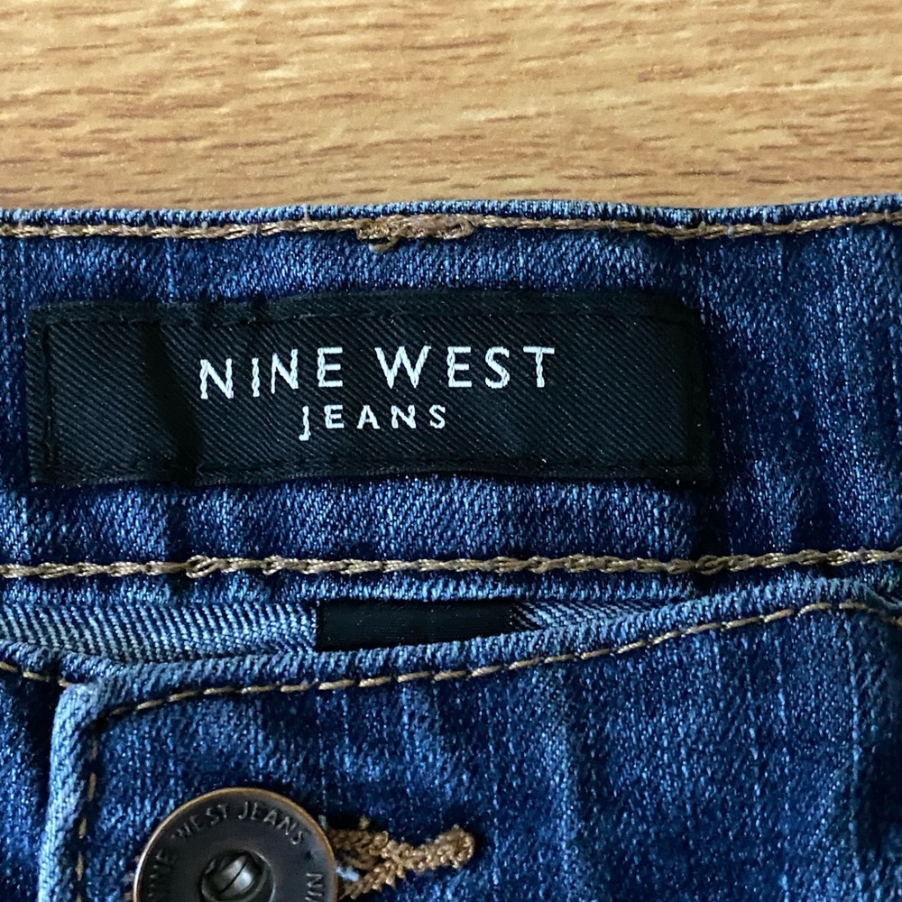 Nine West Dark Blue Jean Shorts Size 12 - Picture 7 of 9